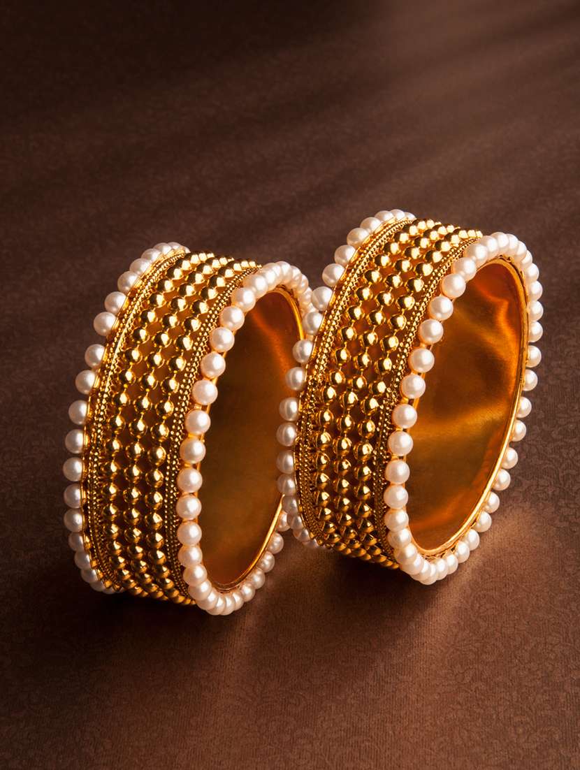 gold metal bangle