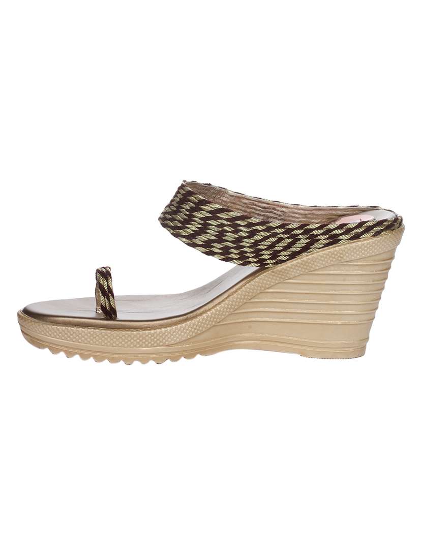 black  one toe  wedge - 15318915 -  Standard Image - 1