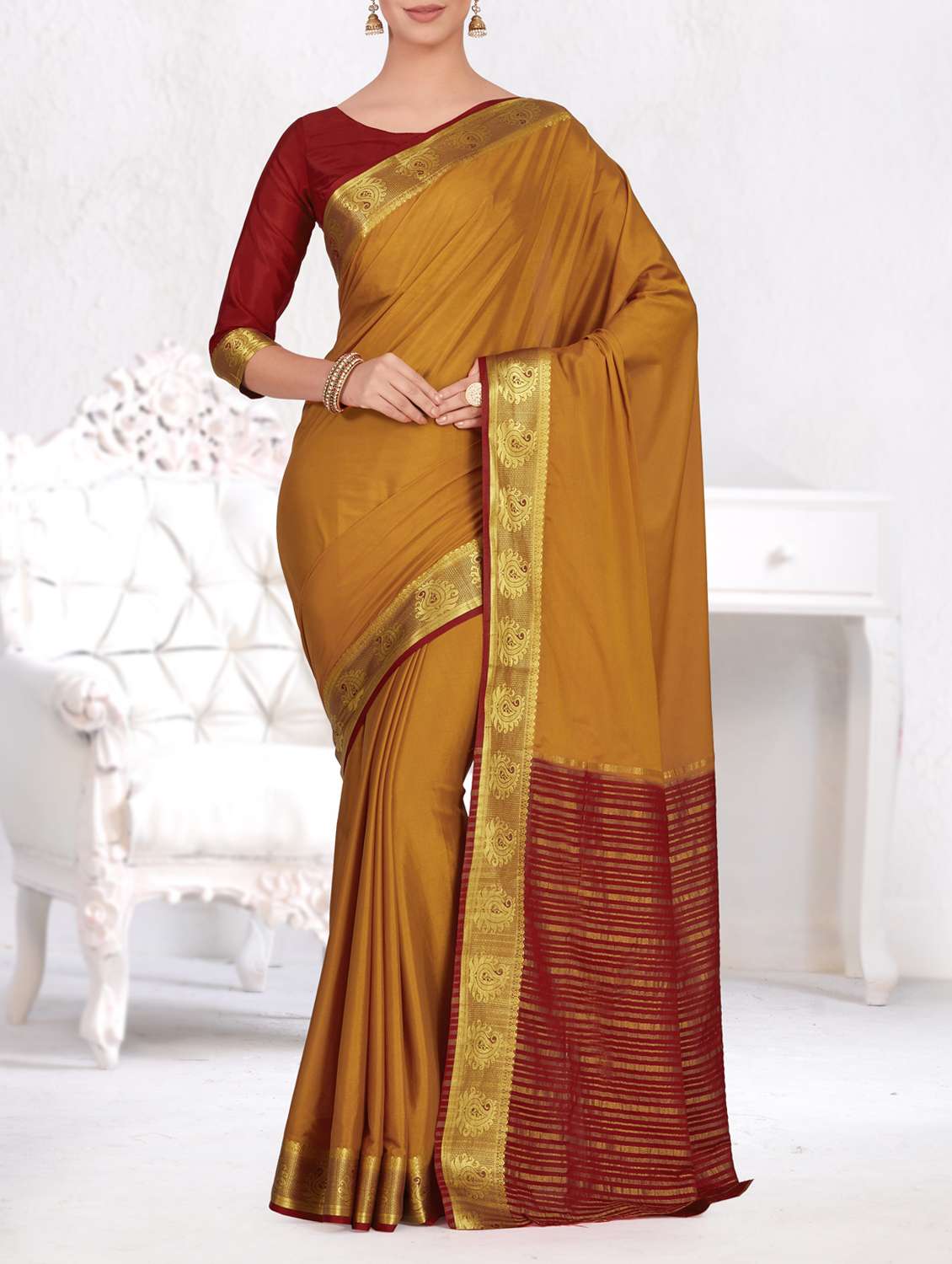 paisley zari border woven saree
