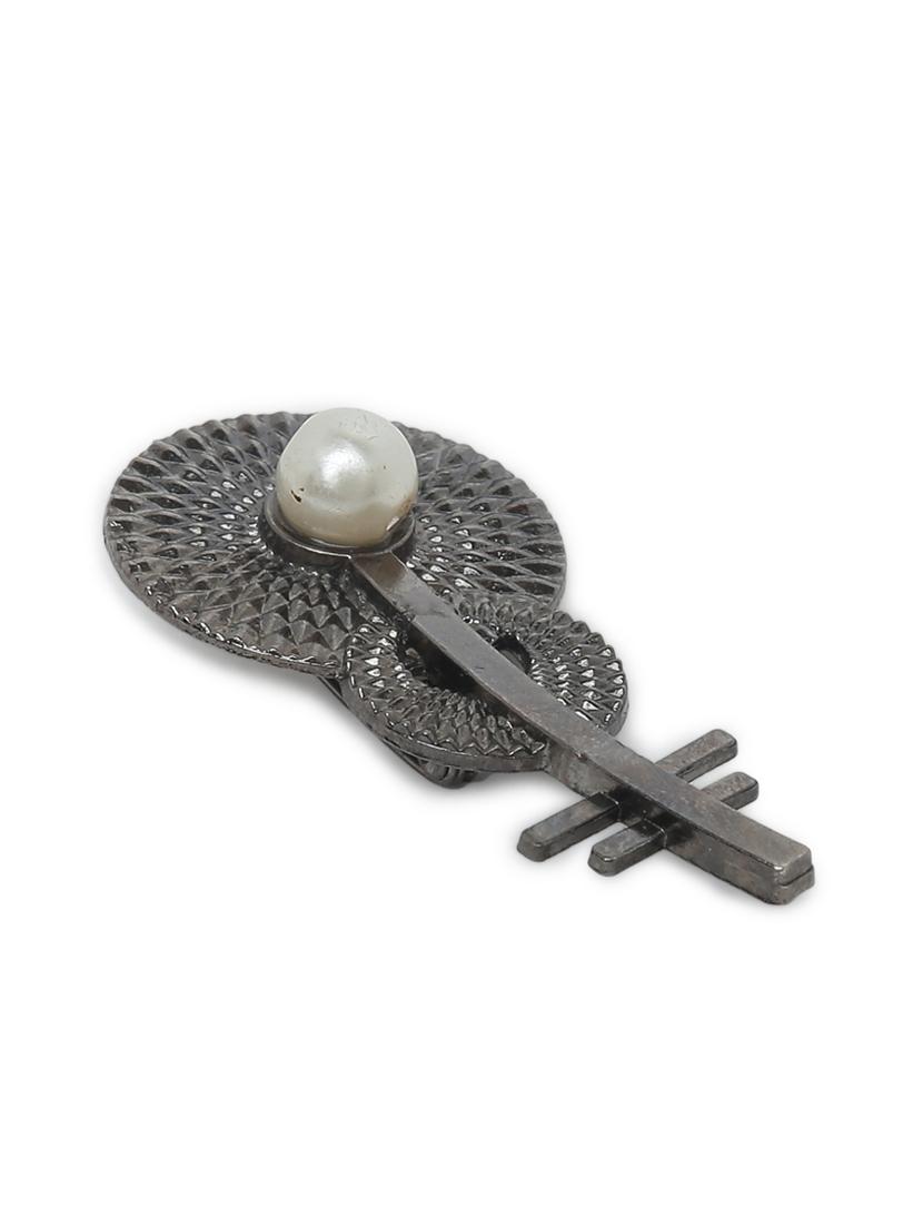 black metal brooch - 15465974 -  Standard Image - 1