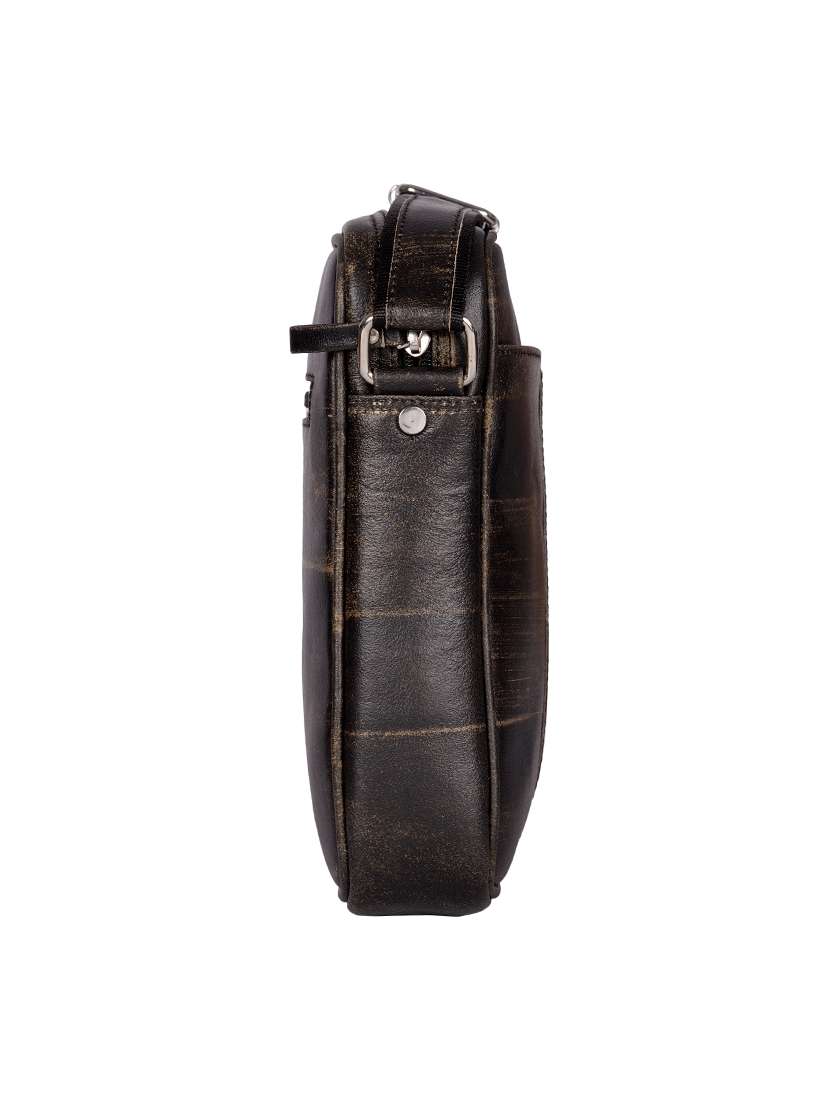 brown leather messengerbag - 15497925 - Standard Image - 4