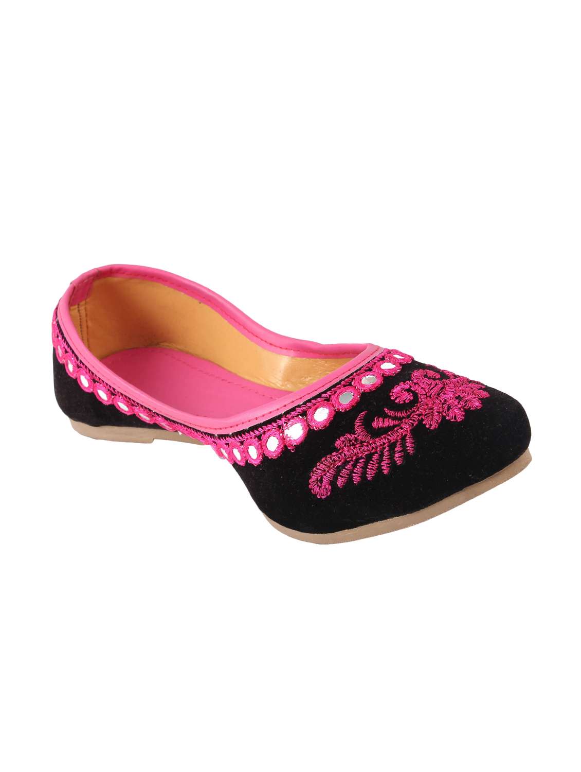 black slip on jutis