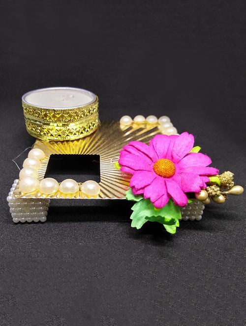 beautiful tea lights - 15623817 - Standard Image - 0