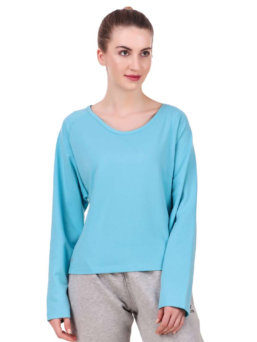 raglan sleeved sports tee