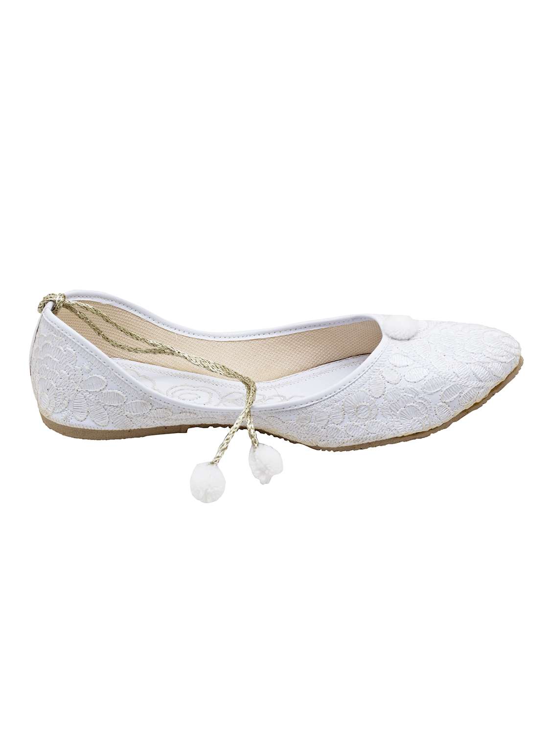 white slip on jutis