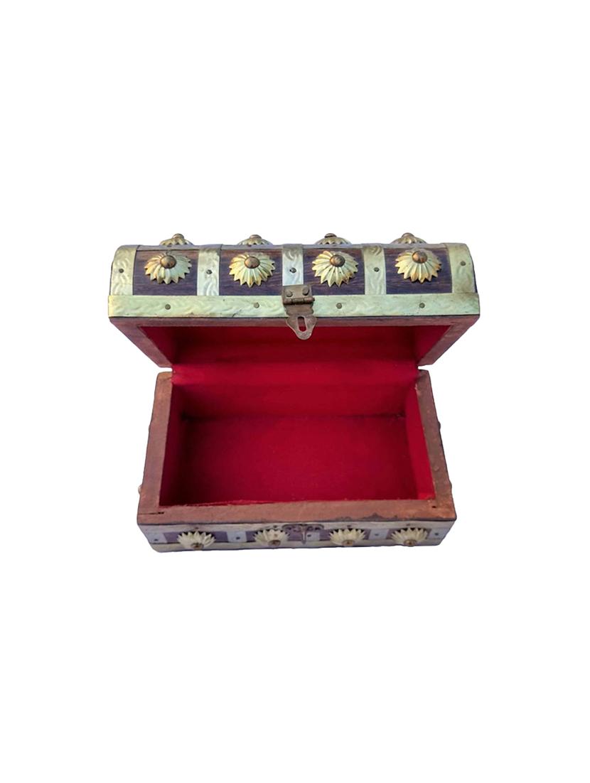 desi karigar wooden antique brown jewellery box with handicraft 7x4.5x5 inch - 15844976 - Standard Image - 1