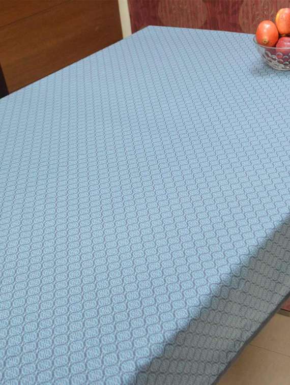 floral table cover - 15848827 -  Standard Image - 1