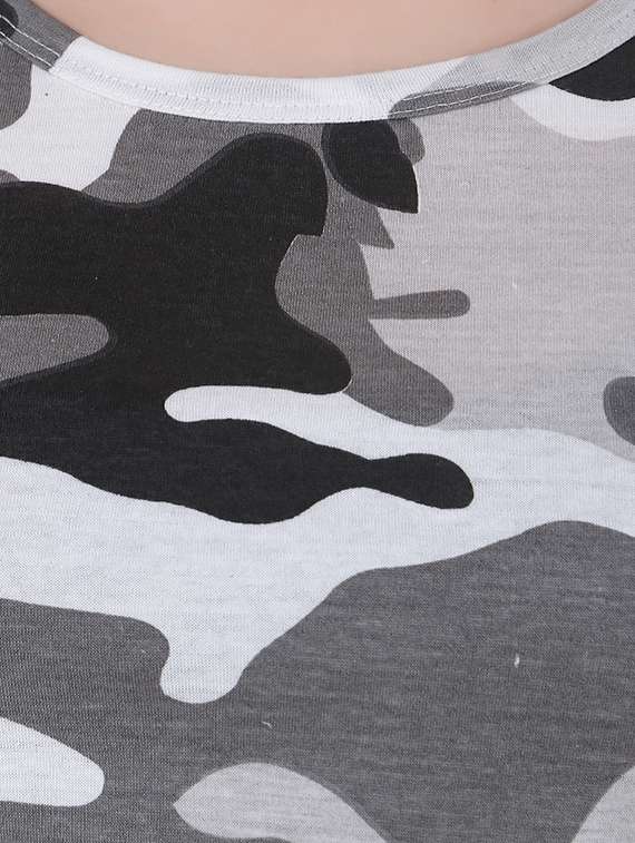 round neck camouflage tee  - 15852587 -  Standard Image - 4