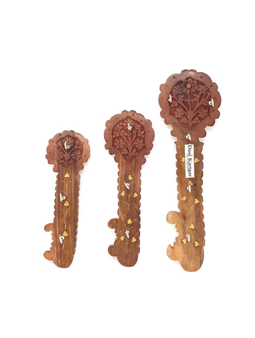 wooden key holder in key shape ( brown ) set of 3 - 15854464 -  Standard Image - 1