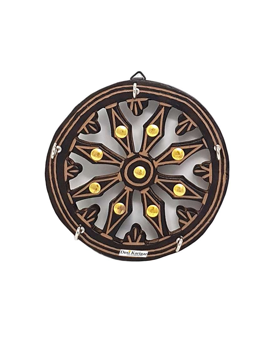 desi karigar wooden key holder in wheel shape with handicraft design and brass inlay - 15891015 - Standard Image - 1