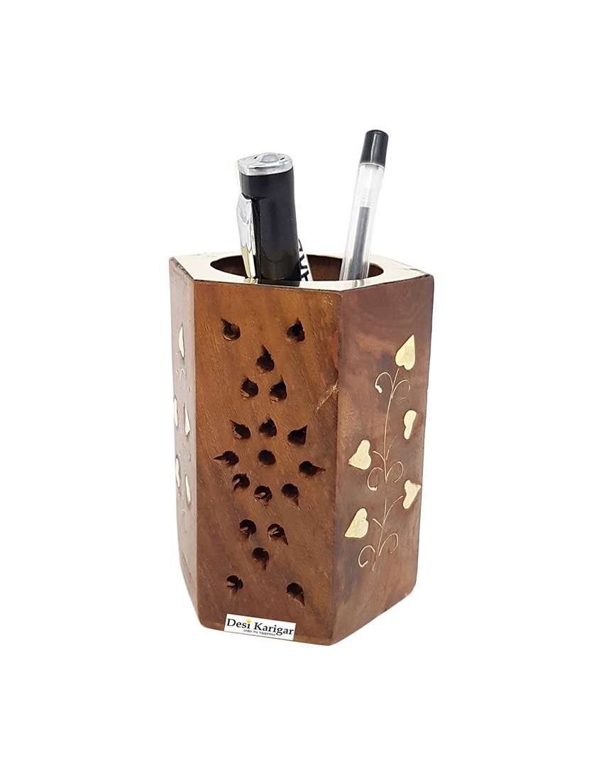 wooden pen stand - 15913924 -  Standard Image - 1