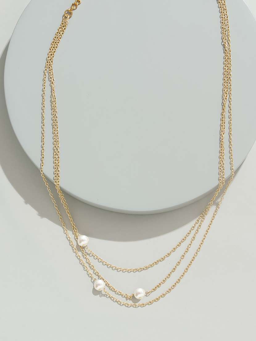 white  chain necklace