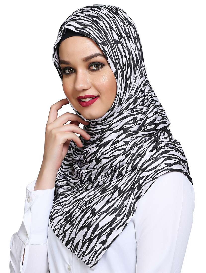 black and white printed scarf - 16101128 - Standard Image - 1