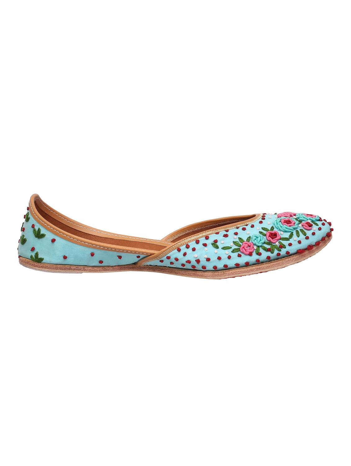 turquoise slip on jutis  - 16129582 -  Standard Image - 1