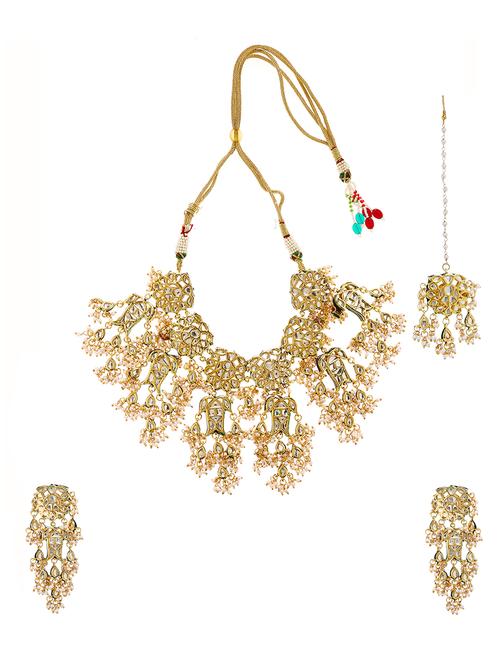 gold metal set - 16239286 - Standard Image - 0