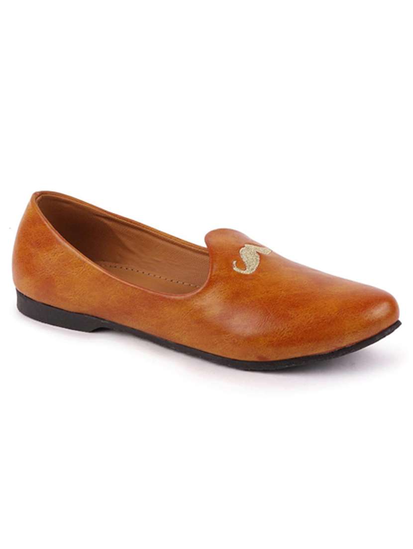 tan leatherette slip on jutis
