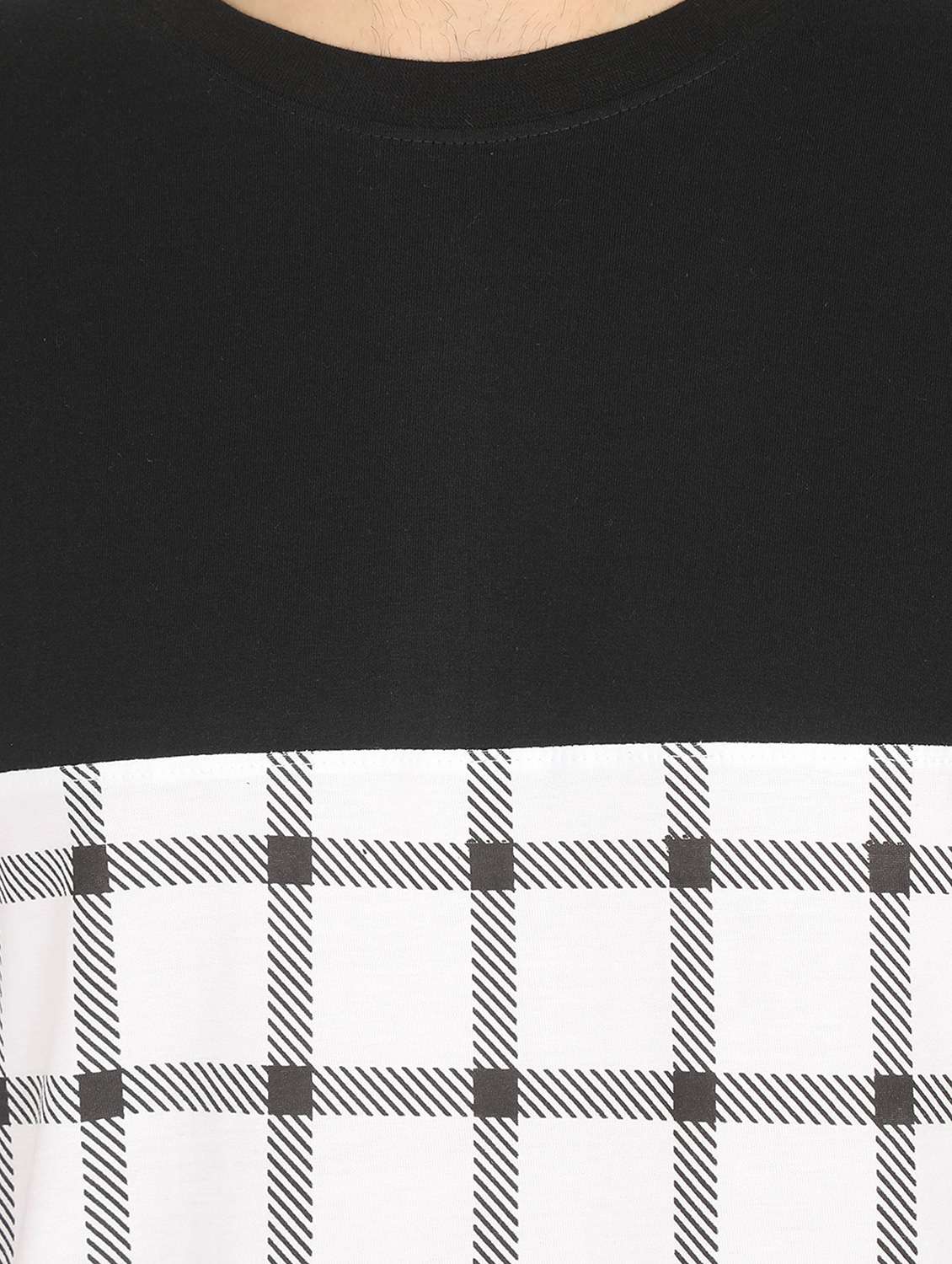 monochrome checkered cut & sew t-shirt - 16421196 -  Standard Image - 4