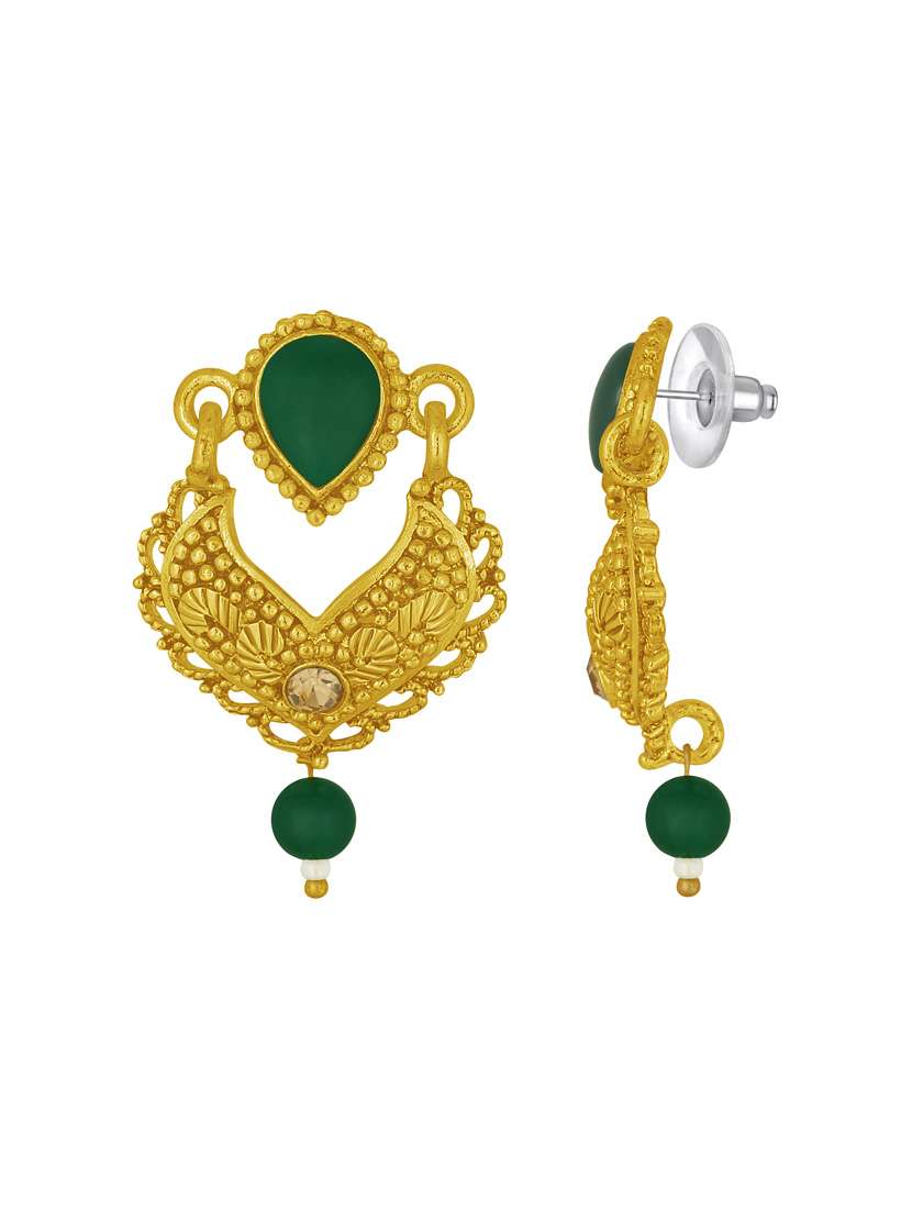 gold metal studs earring - 16506604 -  Standard Image - 1