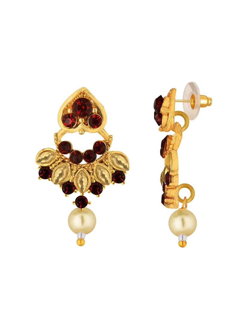 gold metal studs earring - 16506605 -  Standard Image - 1