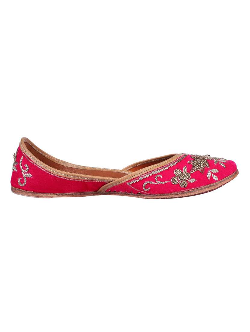 msc pink slip on jutis - 16548904 -  Standard Image - 1