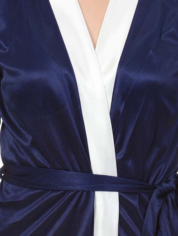 contrast detail robe  - 16552270 -  Standard Image - 4
