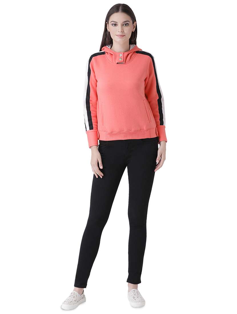 side tapping sleeved hooded sweatshirt