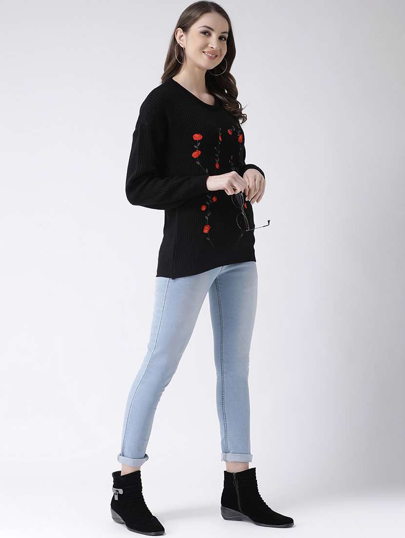 round neck embroidered pullover