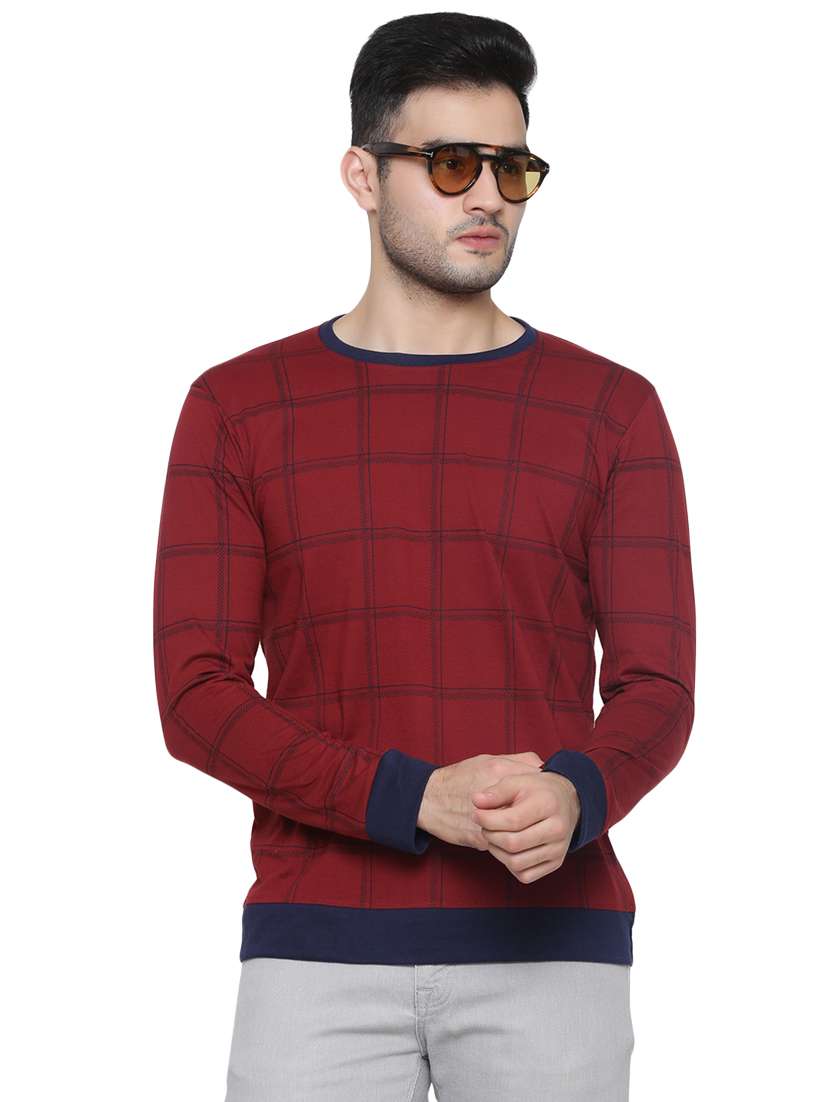 maroon checkered t-shirt