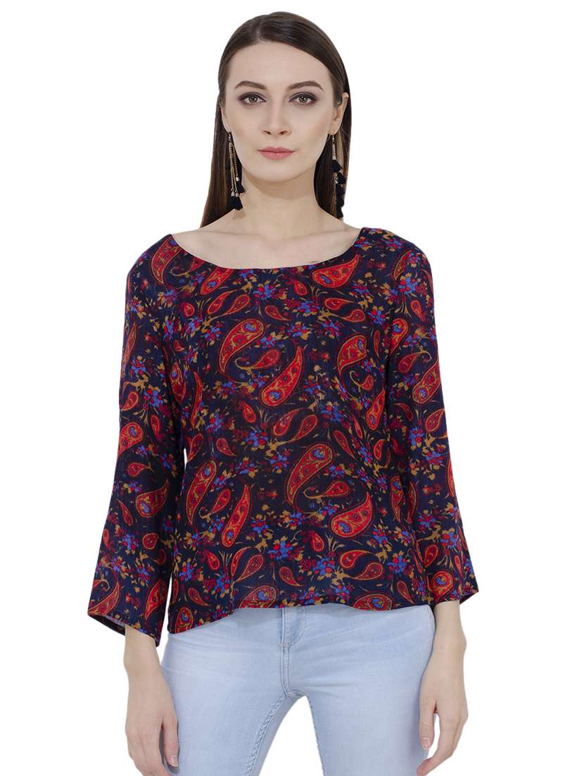 women's straight scoop neck top