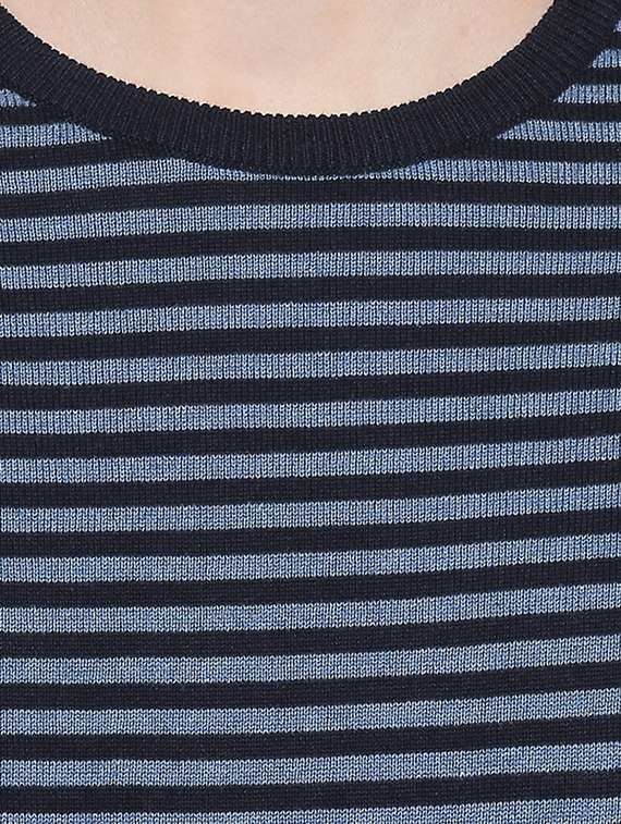 blue striped pullover - 16714055 -  Standard Image - 4