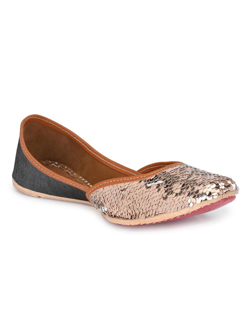 pink slip on jutis - 16801592 - Standard Image - 1