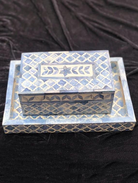 serving tray & box - 16810969 -  Standard Image - 1