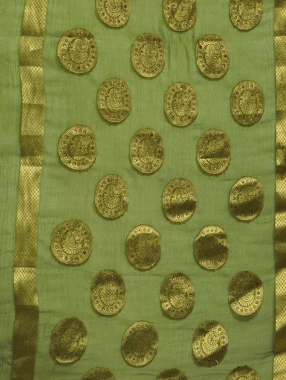 tie & dye printed saree with blouse - 16817838 - Standard Image - 4