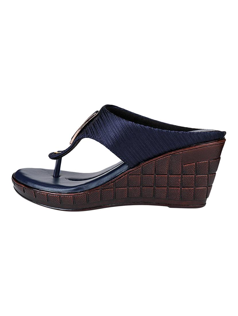 blue toe separator wedges - 16833555 -  Standard Image - 1