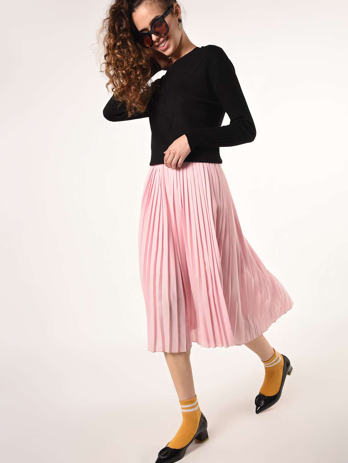 round neck knitted pullover