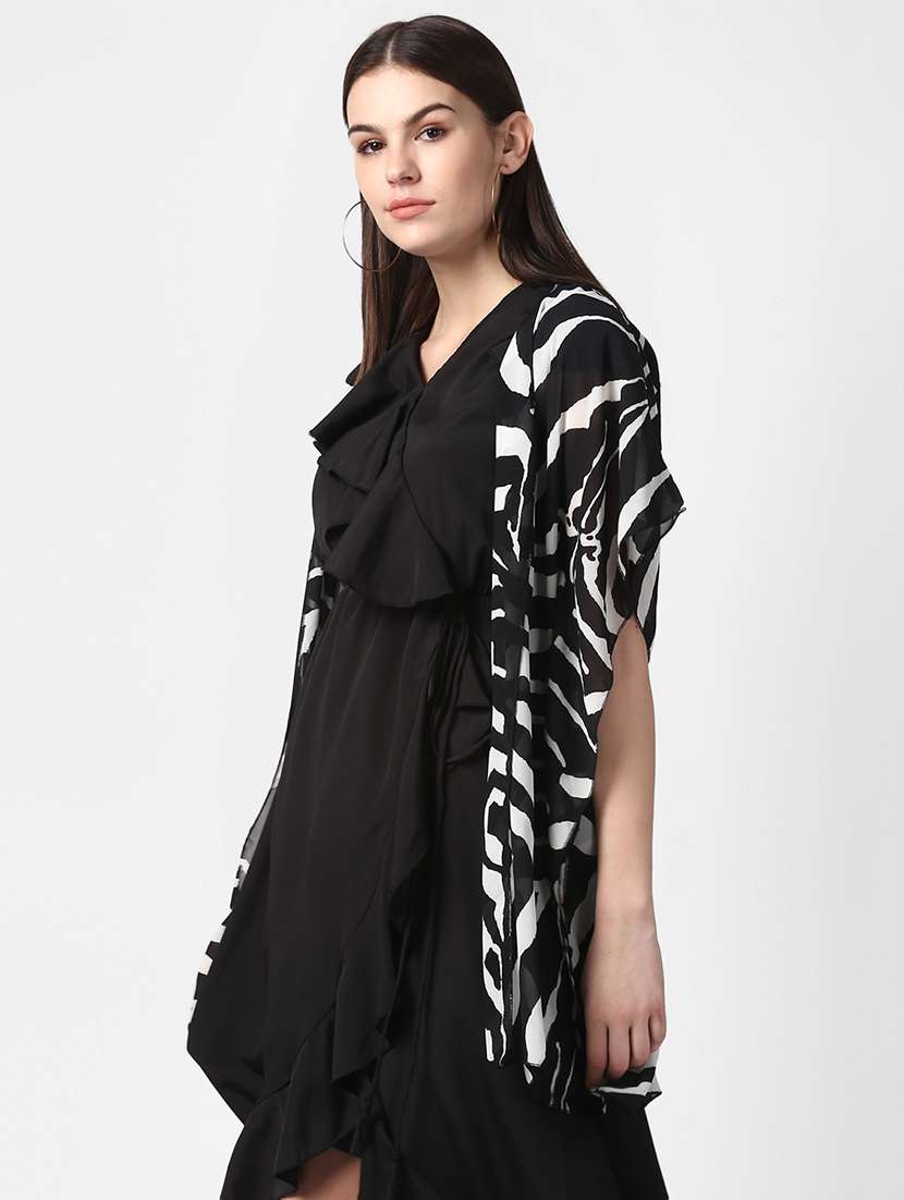 white & black batwing sleeves animal print shrug  - 16882557 -  Standard Image - 1