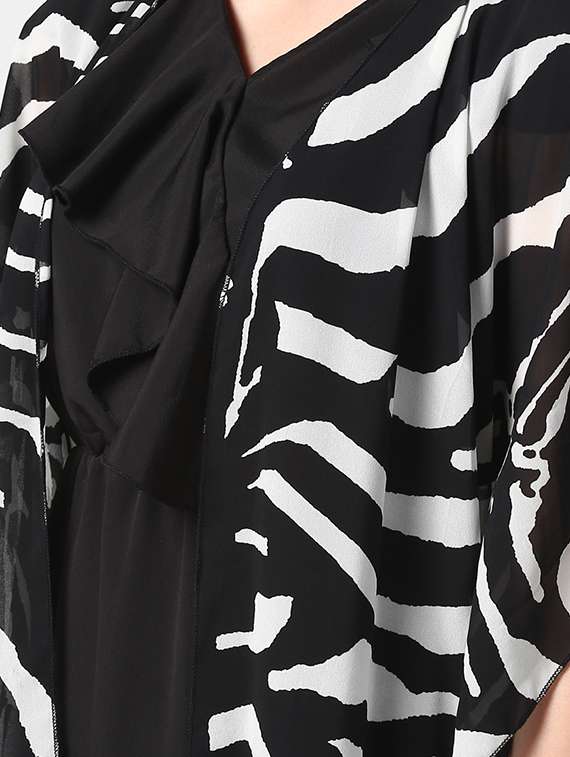 white & black batwing sleeves animal print shrug  - 16882557 -  Standard Image - 4