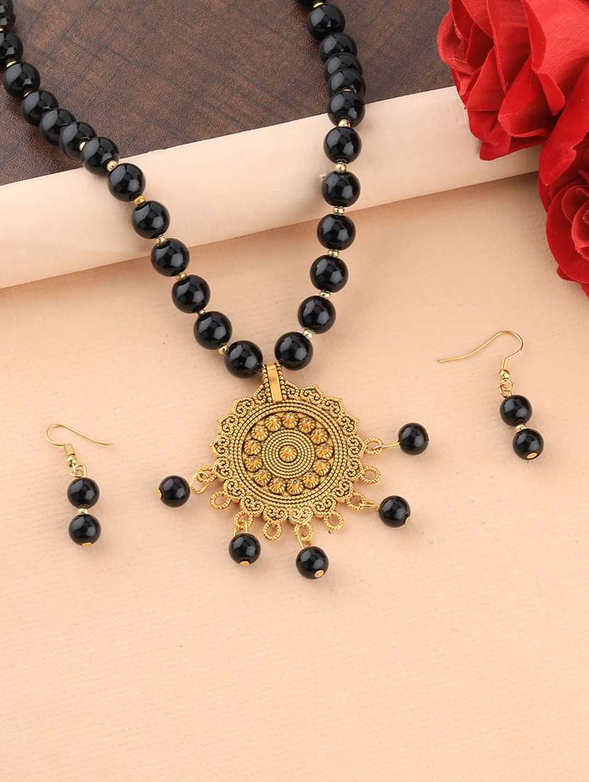 gold metal pendants and earring - 16931853 - Zoom Image - 0