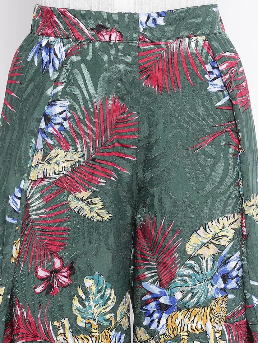 high rise tropical palazzo - 16936444 - Standard Image - 4