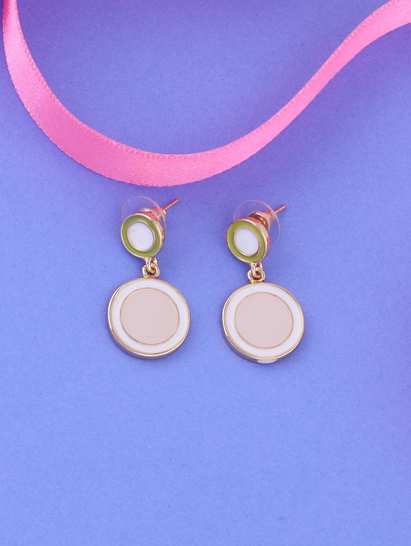 metal studs earring - 16979437 -  Standard Image - 1