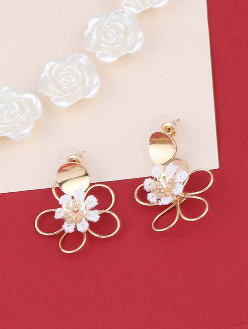 gold metal studs earring - 16979450 -  Standard Image - 0