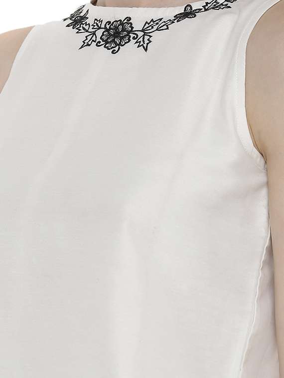 embroidered neck crop top - 16979835 -  Standard Image - 4