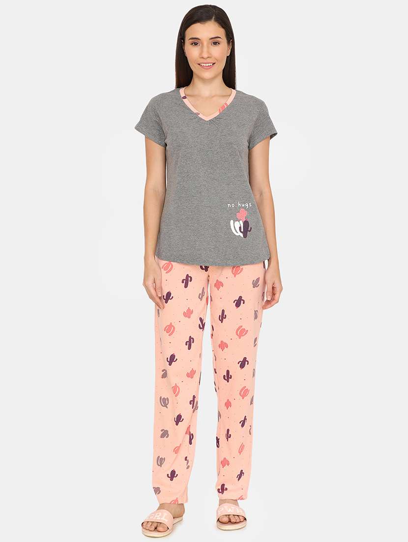 quirky tee with printed pajama set