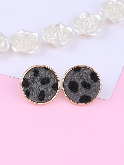 black metal studs earring - 16991829 - Standard Image - 0