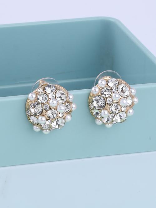 gold metal studs earring - 16995667 -  Standard Image - 0