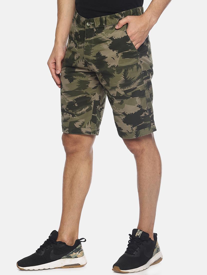 green camouflage bermuda - 17027035 -  Standard Image - 1