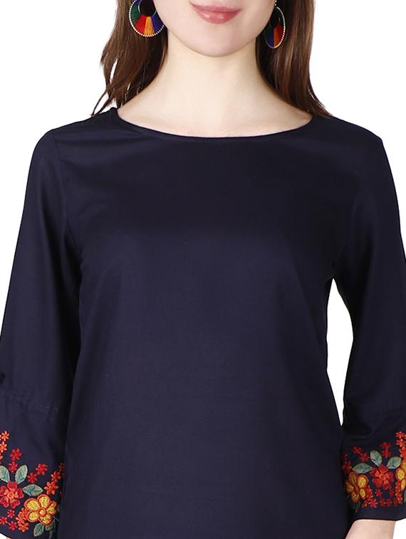 embroidered sleeves solid top - 17030009 - Standard Image - 4