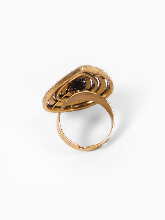 gold metal finger ring - 17062641 - Standard Image - 1