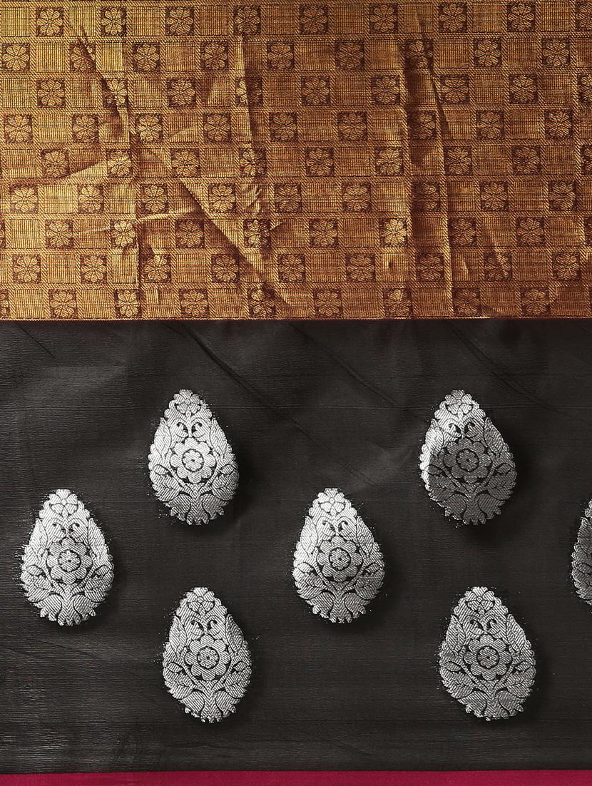 self design kanjivaram saree with blouse - 17140948 - Standard Image - 4