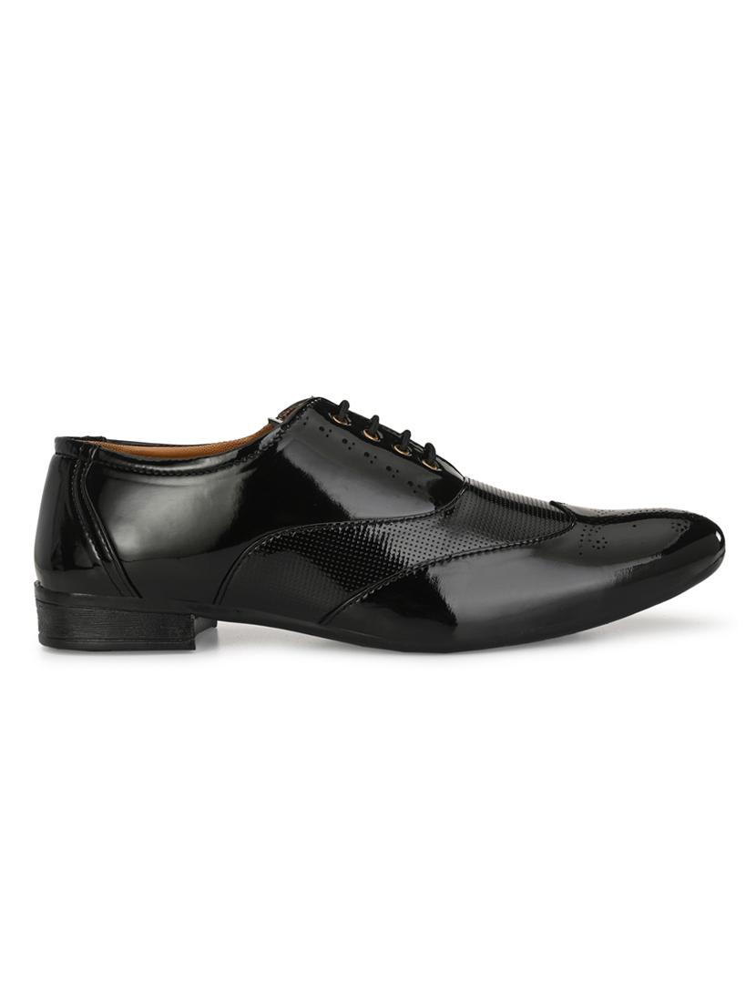 black lace-up brouges - 17192565 -  Standard Image - 1